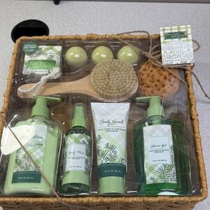 Green Bath & Body Gift Set